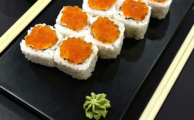 Ролл «Икура маки»